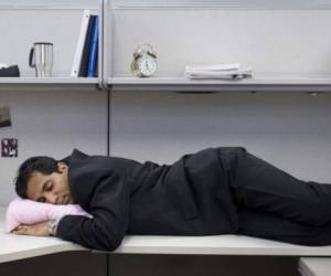Malhumor, baja productividad, problemas para concentrarse, creatividad cero y ausencias: la falta de sueño cuesta en la economía de las empresas. (Foto: El Ciudadano)