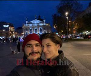 Jorge Baldemar Grande Ordóñez y su esposa Lena una semana atrás vivían en pura felicidad, pero con la invasión rusa la situación cambió.