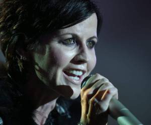 Dolores O'Riordan durante un concierto. Foto AFP