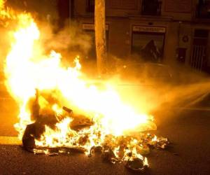 Daños que causó el hondureño al atacar propiedades en España; el alcalde de la ciudad asegura que se aprovecha de las protecciones que le brinda el país.