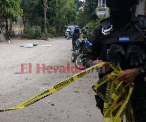 Miembros de la Policía Militar de Orden Público acordonaron la escena del crimen. Foto: Alex Pérez/EL HERALDO.