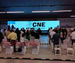 Hasta el mediodía de este domingo, el escenario aún seguía lleno de incertidumbre y temor por lo que podría suceder en las próximas horas. FOTO: Marvin Salgado/EL HERALDO