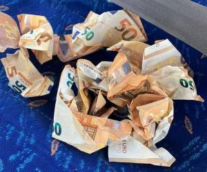 El dinero “salió volando”, según relataron fuentes de la Guardia Civil.
