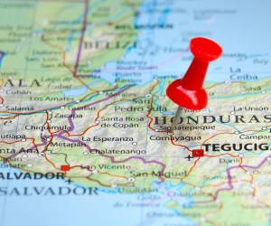 Las variaciones en el lenguaje han surgido desde la época de la conquista española y continúan siendo moldeadas por diferentes estratos sociales, enriqueciendo el español urbano y coloquial de Honduras.
