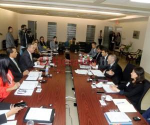 Los miembros de la misión técnica del Fondo Monetario Internacional revisaron las finanzas públicas del país durante dos semanas en mayo pasado. Sostuvieron reuniones con funcionarios y empresarios. Foto: EL HERALDO.