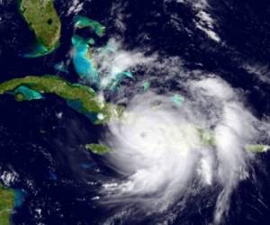 cuatro personas en República Dominicana y tres en Haití fallecieron durante el paso del huracán Matthew.