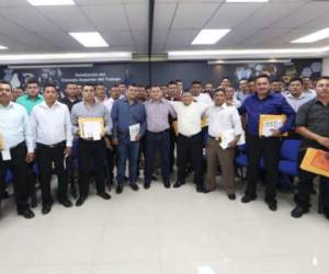 Los seleccionados son hombres, quienes trabajarán en forma temporal en el rubro agrícola en una empresa de Mississippi. Foto cortesía @TrabajoSV