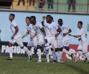El equipo hondureño celebra la anotación de Alberth Elis. Foto: Juan Salgado.