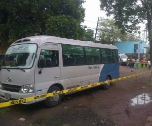 El bus del servicio ejecutivo quedó estacionado en la Cerro Grande. (Fotos: Mario Urrutia)