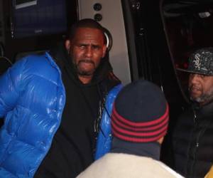 El cantante de R&B R. Kelly es señalado de al menos 10 delitos de abuso sexual. (AFP)
