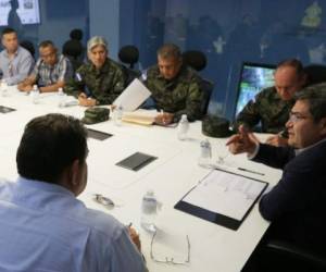 El presidente Juan Orlando Hernández se reunió con jefes militares y policiales que integran Fusina.