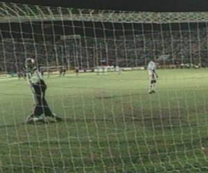 Diego Vazquez tapó el penal ejecutado por Rudy Williams y logró para Motagua la copa número 8 de Liga Nacional