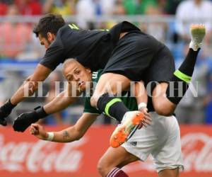 Los jugadores de ambas selecciones protagonizaron poses bastante exageradas, dignas de una estatuilla en los Oscar.