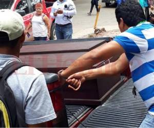 Familiares llegaron a la morgue capitalina para retirar los cuerpos. Foto Estalin Irías| EL HERALDO