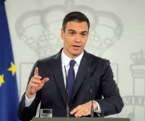 Spanish Prime Minister Pedro Sanchez holds a press conference at La Moncloa palace in Madrid, on June 14, 2020. - The Spanish government announced today a 3,750 million euros (about 4,220 million dollars) plan to boost the automotive sector, a pillar of the country's economy, badly affected by the pandemic and market changes. (Photo by Javier BARBANCHO / POOL / AFP)