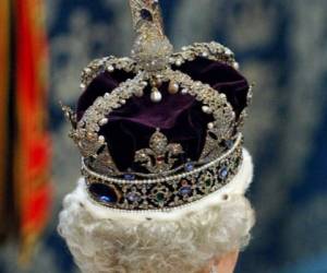 La corona de San Eduardo fue creada en 1649 y usada por primera vez cuando Isabel II tenía 25 años. Foto: Cortesía El Mundo.