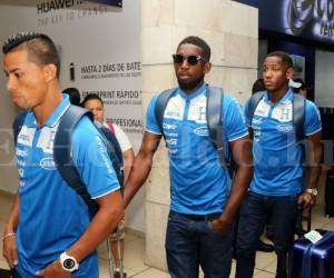 Vega, Palacios y Quioto al momento de hacer el aduanaje en Toncontín. Fotos de Ronal Aceituno.