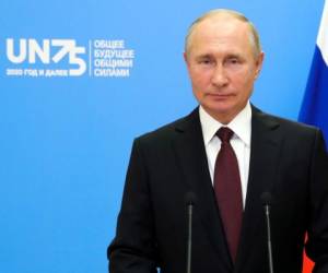 En esta fotografía proporcionada por el Servicio de Prensa del Kremlin a través de Sputnik, el presidente ruso Vladimir Putin da un discurso televisado en la 75ta sesión de la Asamblea General de las Naciones Unidas desde Moscú, Rusia, el martes 22 de septiembre de 2020.