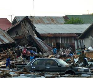 Cerca de 400 son los muertos que se contabilizan en Indonesia. (AFP)