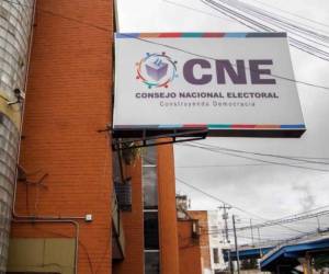 La medida se toma debido a los retrasos en el procesamiento de resultados y a la indisponibilidad de la página oficial del CNE.