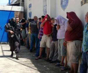 El Fiscal General de la República, Raúl Melara, explicó que a todos se les imputan los delitos de homicidio agravado y agrupaciones ilícitas. Foto: FGR