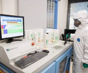 El último balance en el seno de la UE revela 2,100 casos confirmados en 18 países y 38 muertos. Foto AFP