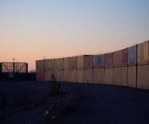 Las llegadas clandestinas a la frontera sur de Estados Unidos rompen actualmente récords históricos, con más de 200,000 arrestos realizados en el mes de noviembre.