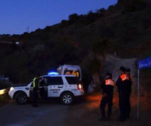 Socorristas trabajan en un operativo de rescate de un niño de que cayó en un pozo de 110 metros (360 pies) de profundidad en una área montañosa cerca del pueblo de Totalán en Malaga, España. (Foto: AP)