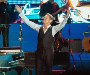 Ahora que Luis Miguel cumplió 40 años de carrera se ha mantenido alejado de los reflectores, sin embargo ha trascendido que el cantante se encuentra preparando un nuevo material.