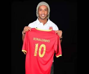 Ronaldinho jugará en la tercera división del fútbol mexicano.