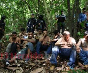 Once presuntos integrantes de la Mara Salvatrucha (MS-13) fueron detenidos en un campamento clandestino ubicado en el sector montañoso de El Merendón, en San Pedro Sula.