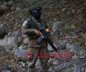 La Unidad Investigativa de EL HERALDO evidenció que los militares salvadoreños sí están patrullando la frontera.