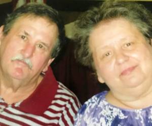La foto familiar muestra a Clair 'Cos' Vance y su esposa, Jeanne Vance, ambos murieron el 28 de abril de 2019, de causas naturales. (Foto: AP)