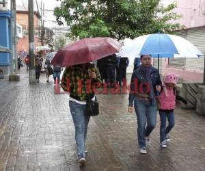 Las lluvias inundaron calles de varios municipios de Colón.