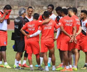 Este sería el presunto once del León este domingo ante Vida en el Nacional, pues fue el once que trabajó en el entreno del viernes. Foto: Ronal Aceituno / El Heraldo.