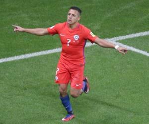 Chile's forward Alexis Sanchez celebrates after scoring a goal during the 2017 Confederations Cup group B football match between Germany and Chile at the Kazan Arena Stadium in Kazan on June 22, 2017. / AFP PHOTO / Roman Kruchinin