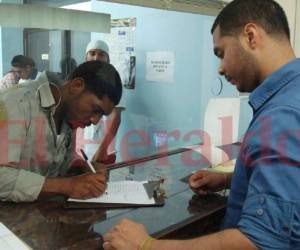 Los consulados extendieron su horario de atención y comenzaron a realizar jornadas de asesoría legal en plazas y restaurantes. (Foto: El Heraldo Honduras)