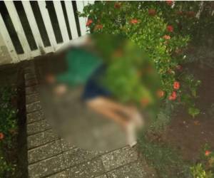 El cuerpo del joven quedó en el patio de la vivienda donde supuestamente se intentó meter a robar.
