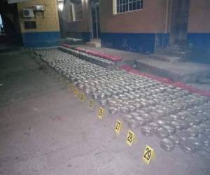 Los 725 paquetes de marihuana decomisados son investigados. Foto DPI