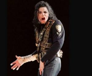 Michael Jackson nació el 29 de agosto de 1958. A los 11 años inició su carrera junto a sus hermanos en Jackson Five y desde entonces se convirtió en el 'Rey del Pop'. Aquí los datos más curiosos sobre el artista. Foto: AFP