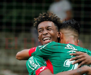 Los jugadores del equipo verdolaga se dieron un fuerte abrazo tras el triunfo 5-0 ante Los Lobos.