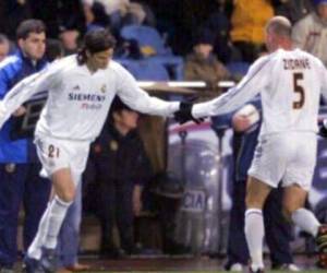 En esta imagen cuando Zinedine Zidane salía del campo tras el ingreso de Santiago Solari.
