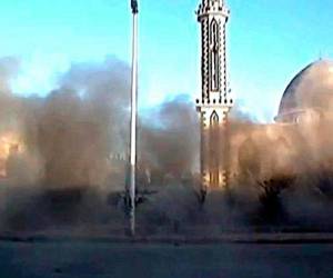 La explosión en la ciudad de Homs se produjo dentro del templo durante la oración del mediodía.