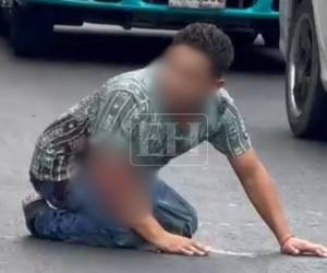 Lo que parecía ser un recorrido más por las calles de Comayagüela terminó convertido en una escena de terror para el conductor y el ayudante de un autobús urbano que fueron sorprendidos por un ataque armado a plena luz del día este miércoles 8 de julio.