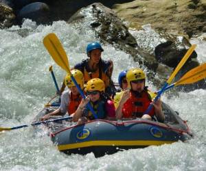 Honduras es un país cinco estrellas que tiene todo para ofrecer al visitante. Si usted es de los que aman la adrenalina y las actividades extremas, hay varios lugares de Honduras que ofrecen opciones para disfrutar en familia.