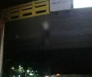 Sobre este puente quedó colgado el cadáver del hombre en San Pedro Sula.