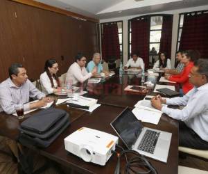 Los interventores se reunieron en un restaurante capitalino.