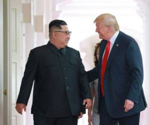 Kim Jong Un y Donald Trump previo a la histórica cumbre. Foto AFP