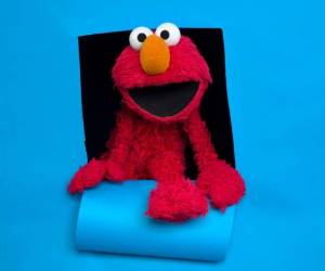 El hombre le sugiere que se tome fotos con turistas en el Times Square de Nueva York como una vía de ingresos. Foto: AP