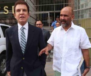 Nasralla y Padilla fueron ayer a la Fiscalía a denunciar a los magistrados del TSE.
